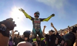 Valentino Rossi hoàn thành chặng cuối MotoGP cuối cùng trong sự nghiệp 